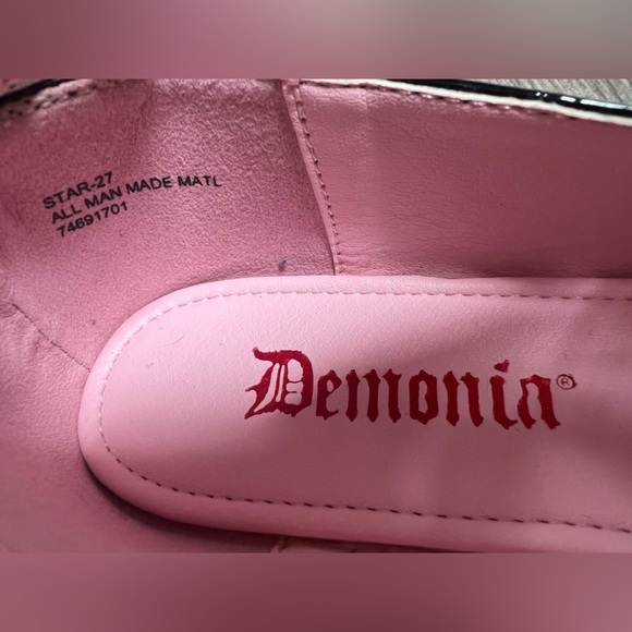 Demonia star-27 ankle strap flat with studded bow and scalloped detail. Size 5 - Picture 10 of 11